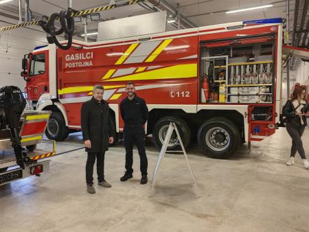 nova gasilska cisterna in čoln PGD Postojna (2)